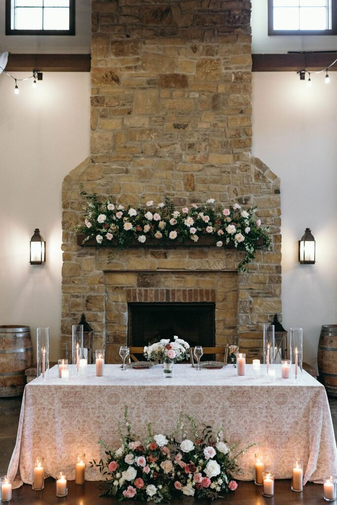 Barn Bay Horse wedding head table.